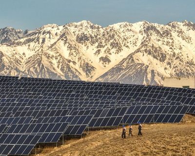 China breaks more records with surge in solar and wind power