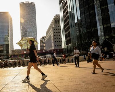 UK schools and offices not equipped for impact of global heating, report warns