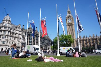 Amber heat weather warning is issued as London is set to bask in temperatures of 31C this weekend