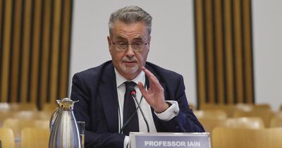 Ex-Dundee University principal apologises to staff and students for 'incompetence'