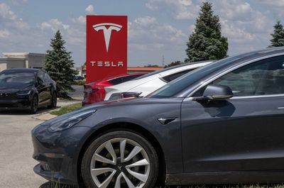 Tesla To Rally Around 45%? Here Are 10 Top Analyst Forecasts For Thursday