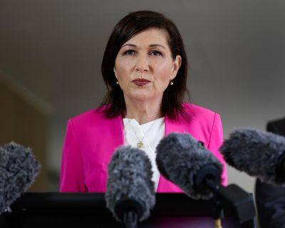 Queensland public servants forbidden from including acknowledgments of country in email signatures, Labor says
