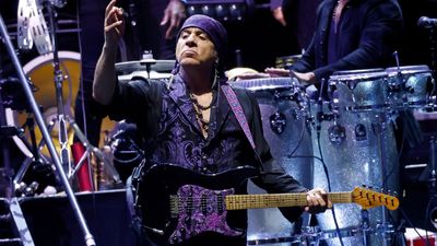 “I thought it was food poisoning…” Steven Van Zandt sidelined from Bruce Springsteen tour following emergency surgery