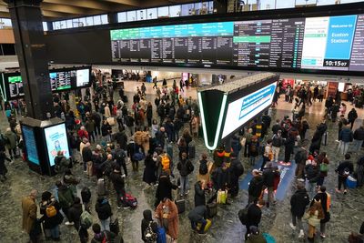 Travel chaos at Euston station with trains axed and passengers hit by 90 minute delays after derailment