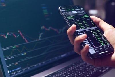 10x Returns Lost: Redditors Reveal Which Stocks They Sold Way Too Early