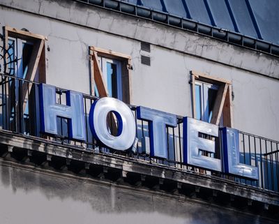 4 of The Dirtiest Hotel Chains In America According to Reviews