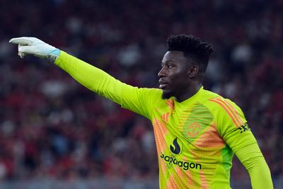 Manchester United face tricky transfer conundrum to solve goalkeeper situation: report
