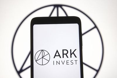 Cathie Wood's Thursday Crypto Moves: Ark Unloads Nearly $25 Million In Coinbase, Block Stocks