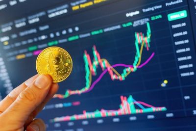 Bitcoin, Ethereum Rangebound, Dogecoin Dips Amid Potential July Tariff Deadline Extension: Analyst Predicts BTC's 'Next Big Move' Once It Breaks Out Of This Range