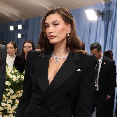 Hailey Bieber's Lemon Drop Manicure Gives the Butter Yellow Trend a Juicy Upgrade