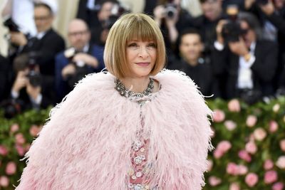 Anna Wintour to step aside as American Vogue editor