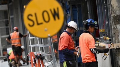 Captains of industry, unions sit at economic roundtable