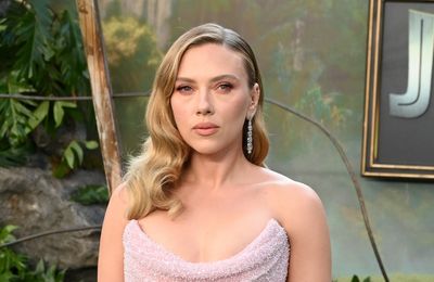 Scarlett Johansson was enthusiastically supported by twin brother Hunter during Jurassic World Rebirth premiere