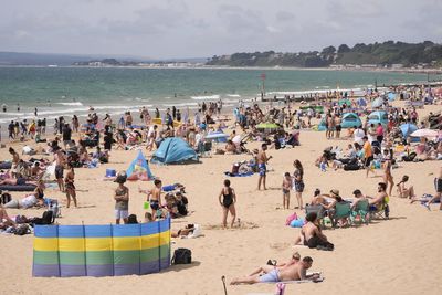 Forecasters predict heatwave for parts of UK with temperatures to hit 30C