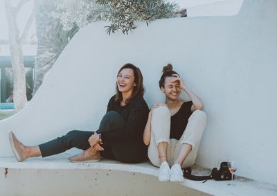 10 Things You Should NEVER Laugh At During a Serious Conversation