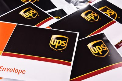 UPS Is Outpacing the Market: A Green Light for Investors?