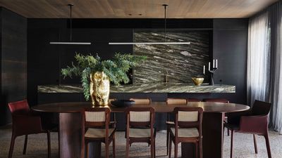 An Ingenious Inward Plan and "Big, Gutsy Gestures" Ensure the Owners of This Melbourne Home Feel Embraced