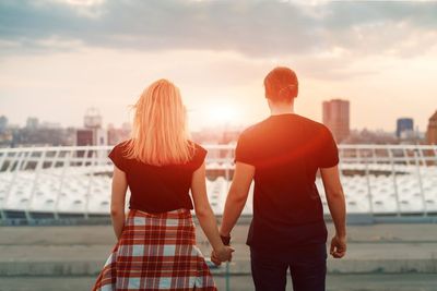 6 Micro-Habits That Strengthen Any Relationship