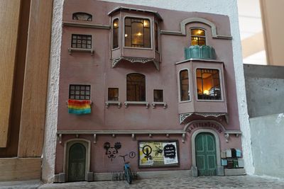 Mini creations by Swedish artists 'Anonymouse,' dubbed 'Banksy Mouse,' go from street to museum