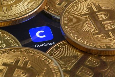 Bitcoin, Ethereum, Solana Lag Behind Robinhood, Circle, Coinbase: Why Do Crypto Stocks Outperform Coins?