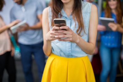 10 Topics That Can Destroy a Family Group Chat Instantly