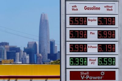 California energy regulator recommends pause on plan to penalize excess oil profits