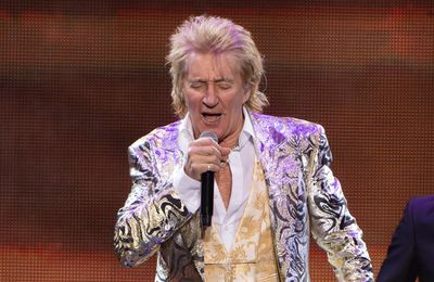 Sir Rod Stewart considered cancelling Glastonbury performance
