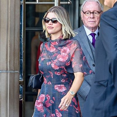 Sofia Richie Grainge Elevates Her $1,790 Amazon Dress With Alaïa's Iconic Le Teckel Bag
