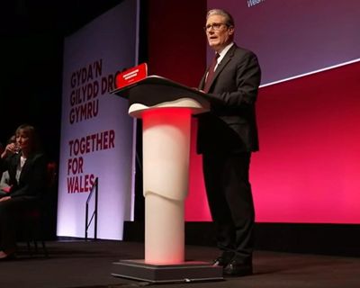 Keir Starmer accuses Nigel Farage of ‘taking people for fools’ in Wales