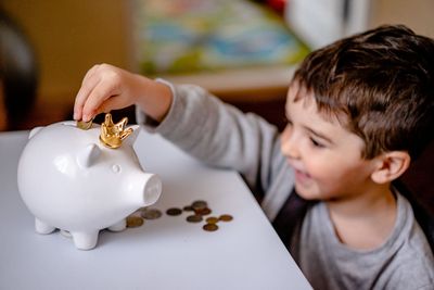 10 Creative Ways to Teach Your Kids About Money (That Aren’t Boring)