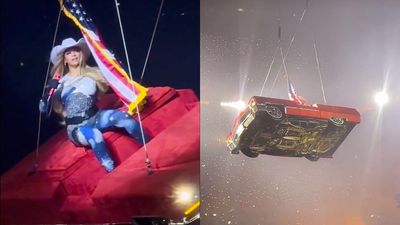 Beyoncé Pauses Cowboy Carter Show After Flying Car Unexpectedly Tilts Mid-Air