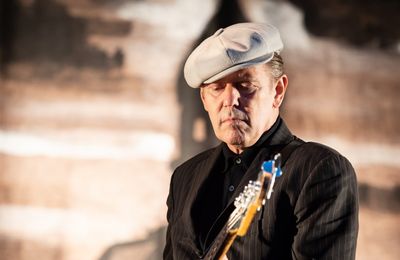 Paul Simon cancels two gigs to undergo surgery