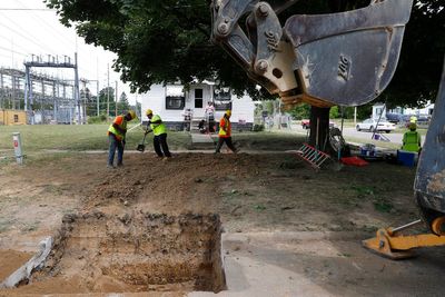 Flint's still-unfinished lead pipe replacement serves as cautionary tale to other cities