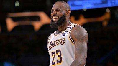 LeBron James Makes Decision on Contract Option With Lakers for Next Season