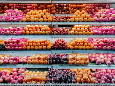 8 Things Grocery Store Employees Say Not to Touch