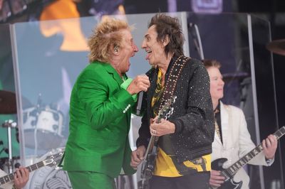 Rod Stewart at Glastonbury review: what's wrong with being sexy?