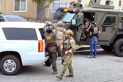 Heavily armed federal agents blow door off suspect’s home. He wasn’t there — but girlfriend and kids were