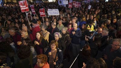 Protesters demand regional government resigns months after deadly Valencia floods