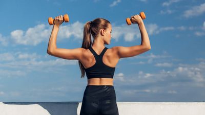 I'm a personal trainer, and this one-minute shoulder exercise is the hack I use to unlock mobility and reduce stiffness
