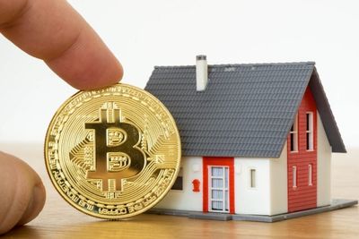 Bitcoin Investors Faced Mortgage Hurdles Due to Crypto-Tied Assets, Says Cathie Wood: 'Won't Be Surprised' If They Were To Shift Some Of Their BTC To Coinbase