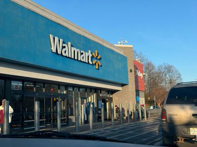 Walmart Shopper Warns 'Check Your Receipts!' After Getting Charged $25 for an Item She Didn't Buy