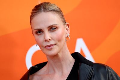Charlize Theron makes deadpan dig at Jeff Bezos and Lauren Sanchez’s lavish wedding