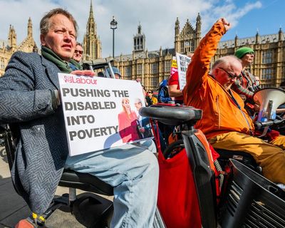 No 10 plan to avert Labour welfare rebellion in chaos amid division over scale of concessions