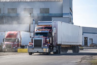 Scrapped safety proposal for semi-trucks means they can zoom down US highways at top speed