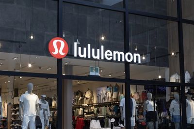 Lululemon Slips as Rivals Rally: 3 Stocks to Watch
