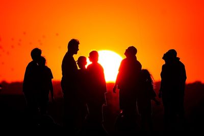 Why is the UK experiencing a heatwave and what can people do in response?