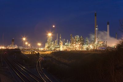 Government demands investigation after Lindsey oil refinery owner collapses