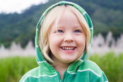 8 Tiny Phrases That Build Big Confidence in Kids