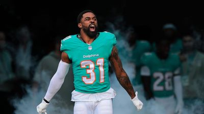 Ex-Dolphin Raheem Mostert Reacts to Smith, Ramsey Steelers Trade With Spicy Post