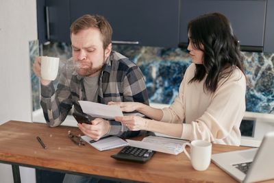 12 Financial Red Flags in a Relationship You Should NEVER Ignore